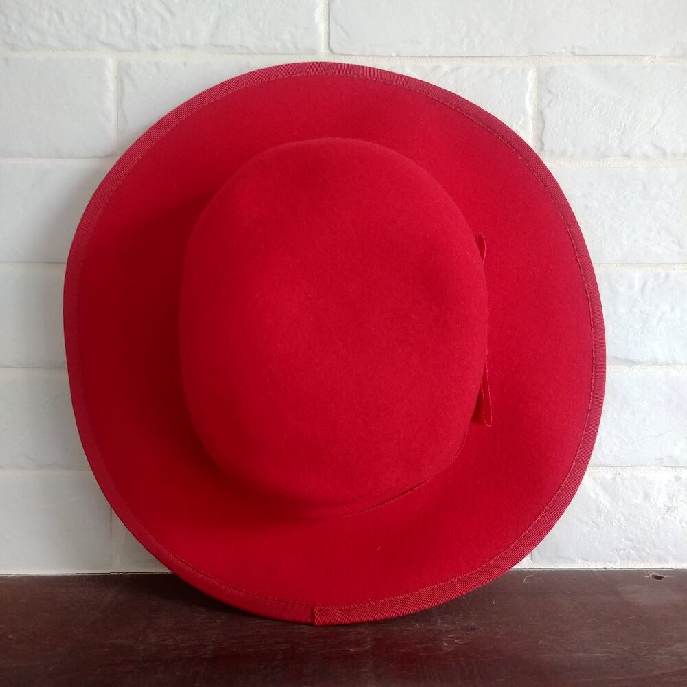 Vintage Womens red wool hat with brim and ribbon made in Poland
